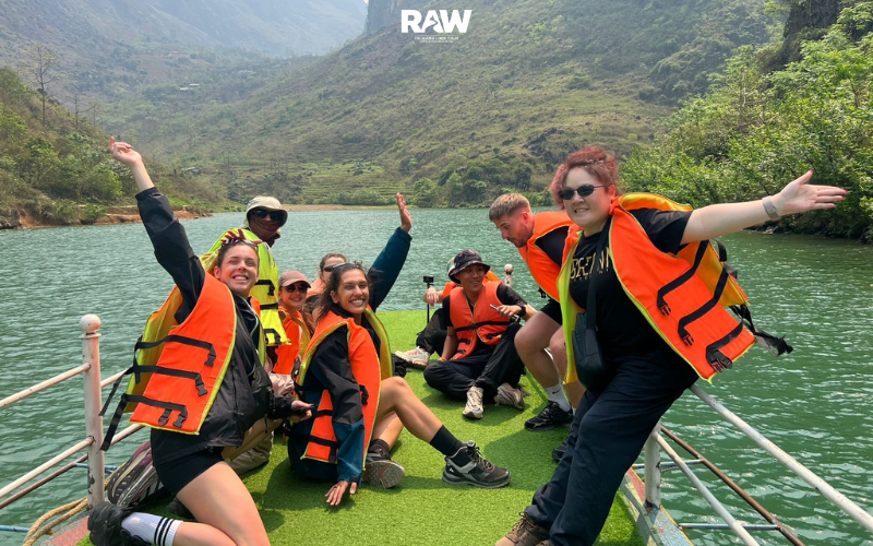 Small group tour on the Ha Giang Loop