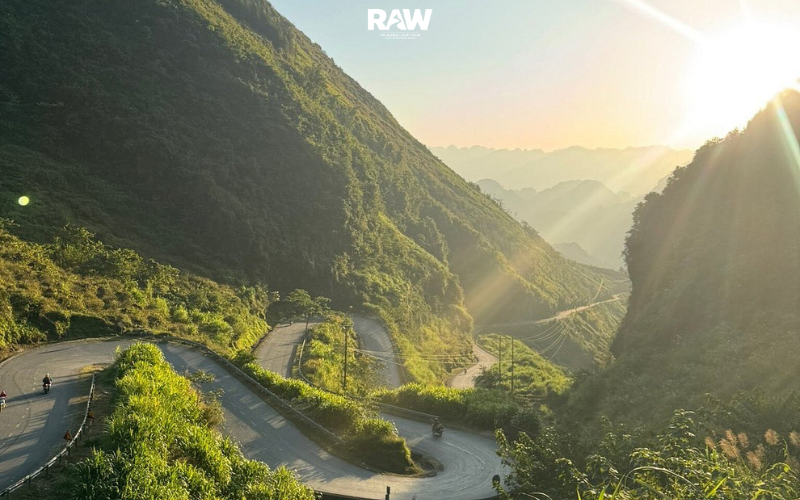 The classic Ha Giang Loop route typically sets off from Ha Giang City, winding through Quan Ba, Yen Minh, Dong Van, and Meo Vac