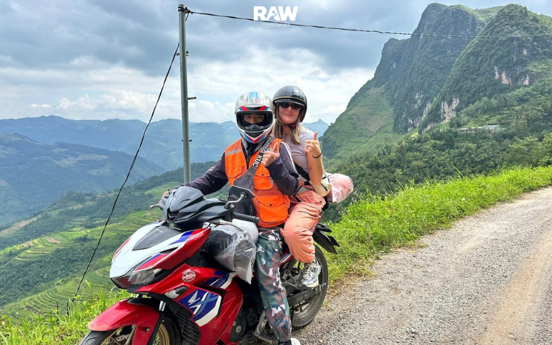 If you only have one day in Ha Giang but still want to enjoy the special mountain roads of the Northeast, a 1-day Ha Giang Loop tour is a great option to consider.