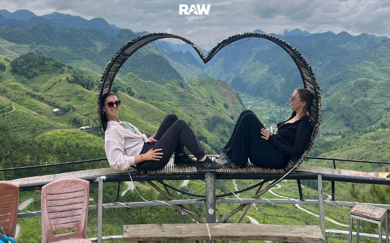 Several factors shape the final cost of a Ha Giang loop tour package