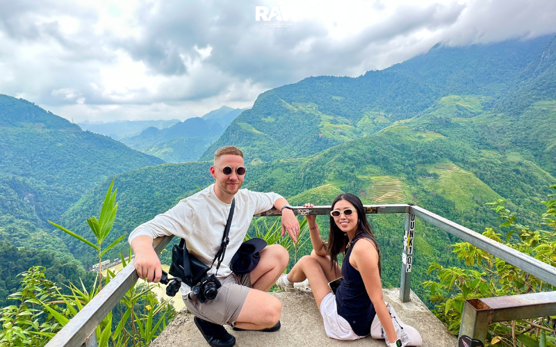 How Is a Private Ha Giang – Cao Bang Tour Different from a Group Tour? For a long journey like Ha Giang – Cao Bang, a private tour offers a certain level of flexibility for travelers going together. Instead of traveling with people they do not know, the group can have more control over the itinerary and rest stops. If they want to spend more time at a viewpoint or need a longer break after a long journey, a private itinerary is easier to adjust. A private tour is also suitable for groups with different needs regarding transport, room types, or travel pace. However, the cost of a private tour is usually higher than that of a group tour because the services are arranged specifically for the group. Therefore, this option is often more suitable for families, couples, or groups of friends who want more privacy throughout the journey. What Is Included in the Cost of a Ha Giang – Cao Bang Tour? The cost of a Ha Giang – Cao Bang tour depends on several factors, especially the number of days and the type of tour. Some costs that usually affect the tour price include: Transport: motorbike, easy rider, or car. Tour type: group tour or private tour. Number of nights and room type. Meals during the journey. Tour guide or easy rider. Entrance tickets according to the itinerary. Support services throughout the trip. Therefore, when comparing the prices of two tours, you should not look only at the total price. Check carefully which services are included, the actual number of days, the type of transport, and the accommodation standard. A tour with a lower price but fewer included services may not have the final cost you originally expected.